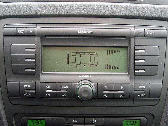 2199_Octavia_parkovak_radio_1.jpg